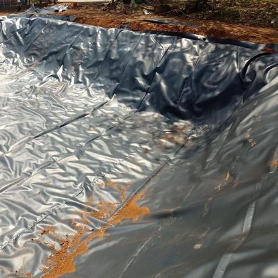 2m-8m Largura HDPE Geomembrane Dam Liners 0.75mm espessura Amostra livre para água de lago de peixe