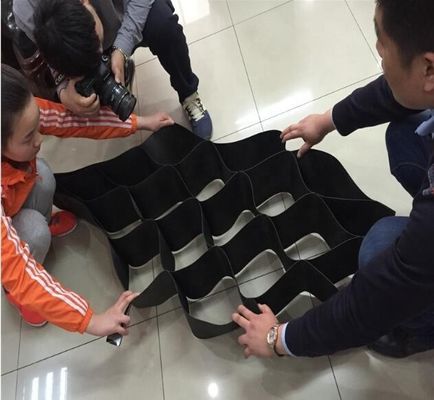 Dimensão solicitada Garrafa estabilizadora de rede de geocell de HDPE para vias de entrada Material tradicional