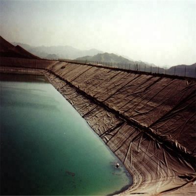 Geomembrana de HDPE 300 rolos Tanques de água Poços agrícolas Forro de plástico para barragem Largura 2m-8m Azul