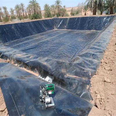 1Geomembrana de HDPE de 0,5 mm para formação no local de um lago artificial, paisagem, canal fluvial, leves