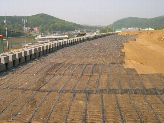 120KN HDPE Plástico Uniaxial Geogrid para estabilização geossintética 50m comprimento de rolo