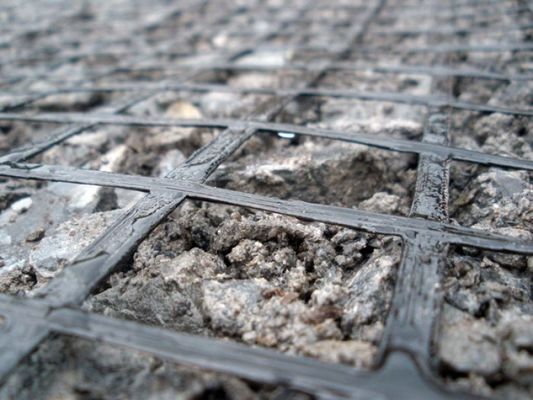 1-6m Largura Alta resistência à tração Soldadura Biaxial Aço Plástico Composito Geogrid Feito