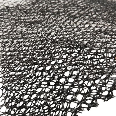 Geomata de controle de erosão 3D para proteção de inclinação em aplicações de construção rodoviária