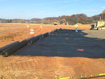Material de pavimentação de estradas revestido com betume Fibra de vidro Geogrid com tamanho de malha 12,7*12,7mm