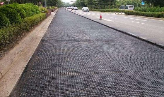 Material de pavimentação de estradas revestido com betume Fibra de vidro Geogrid com tamanho de malha 12,7*12,7mm
