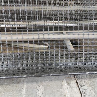 30kn PP Plástico Bi-Axial Geogrid para construção de estradas comprimento 50-100m matéria-prima PP plástico