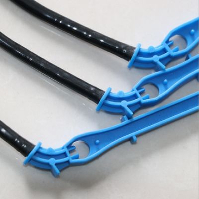 Sistema de irrigação agrícola durável de 4L/8L 2 Pegs com tubos de PVC de gotejamento preto