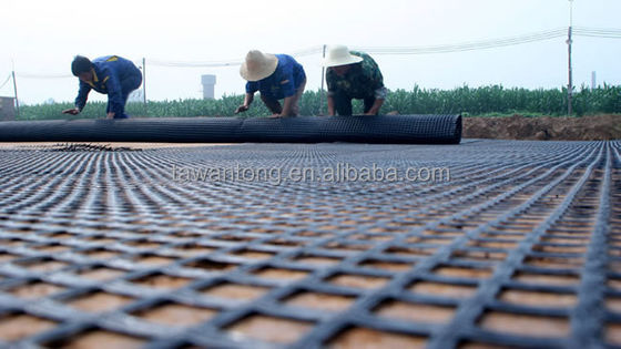 50KN Geogrid de fibra de vidro revestida de betume O produto essencial para o reforço de estradas