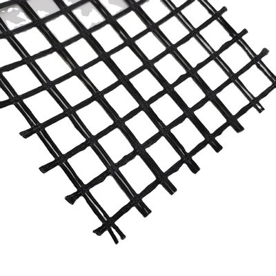 Construção rodoviária Geogrid 50kn Resistência à tração 80-80 PET para solidificação do leito da estrada