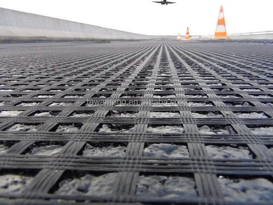 Construção rodoviária Geogrid 50kn Resistência à tração 80-80 PET para solidificação do leito da estrada