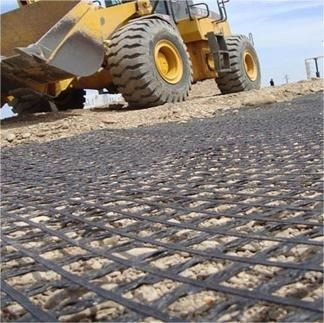 100KN/M Resistência à tração Grelha geográfica de poliéster uniaxial biaxial para paredes de apoio